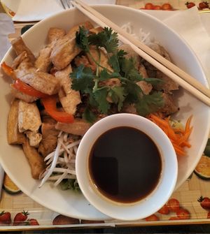 Bo bun végétal at Banh Mi Dàu B in Paris