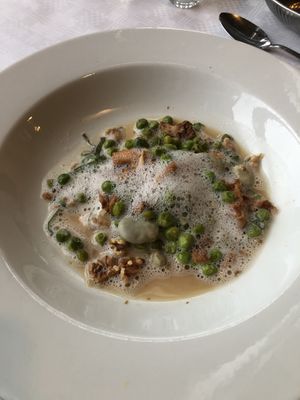 Starter: peas  at Hotel de Goudfazant in Amsterdam