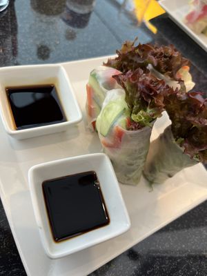Sommerrollen mit Soja- und Teriyakisoße ohne Ei   at Koi Sushi&Asia in Bad Sackingen