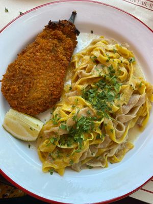Milanesa con fideos  at Tita la Vedette in Buenos Aires