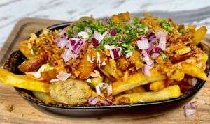 Loaded fries klassieker, het Oh!MA'tje...beste versie ooit gegeten. at OhMA Gent in Ghent