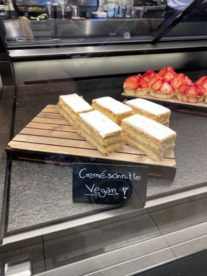 Vegan „Cremeschnitte“ (Vanilla Cream filling)  at FREDY dä Beck in Schlieren