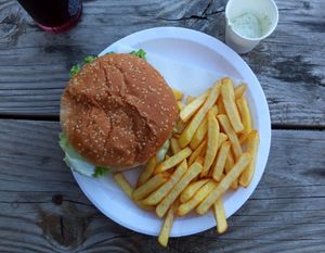 Hamburguer vegan Beyond Meat at Vale do Rossim Eco Resort in Gouveia