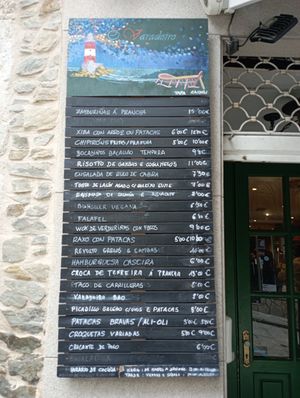 También tenían guacamole con nachos at Varadoiro in Pontedeume