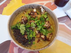 Cauliflower curry at ÆNDRÈ - Schlüterstraße in Hamburg