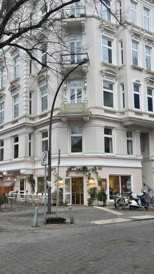 Outside at ÆNDRÈ - Schlüterstraße in Hamburg