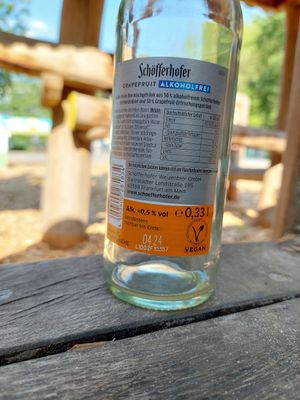 Drink has a vegan label: Schöfferhofer Grapefruit alkoholfrei (3.80€) at Bootshaus Ardeas Seenwelt in Bad Soden-salmuenster
