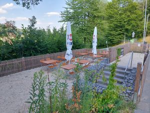 more tables on the other side of the path at Bootshaus Ardeas Seenwelt in Bad Soden-salmuenster