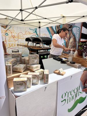 Sehr guter Käse und leckere Pizza   at Lisbon Vegan Market / Oeiras Vegan Market in Lisbon