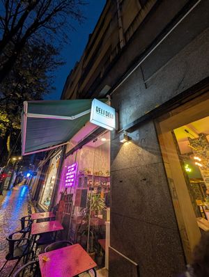  at Deli Deli in Porto