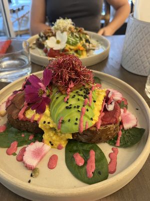 Vegan avocado toast avec bacon végétal  at Savage Cafe in Carqueiranne