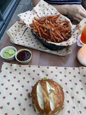 Berlin Mitte and sweet potato fries  at Burgerheart in Mainz