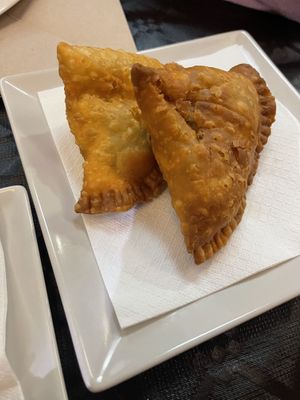 Samosas de patata y verduras  at Curry House in Ourense