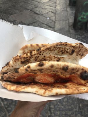 Wallet pizza  at 'A Puteca d' 'a Pizza in Naples