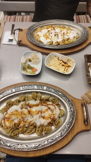 Vegane Mantı & Mantı mit Fleisch at İdil Mantı Evi in Izmir