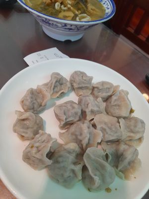 We tried the 地软水饺 earthy soft boiled dumplings. Delicious earthy flavour unlike other dumplings we've tried. Vinegar available to dip.  at Zhòng Shàn Yuán Lăo Miàn Guăn - 众善缘老面馆 in Dali