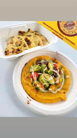 Hummus de pimientos rotizados/kachumber salad at Mandala Food Truck in Rincon