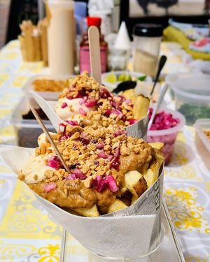 Fully loaded peanut satay, homemade smooth mayo, lime onions and chopped roasted Peanuts chips. No-War loaded chips combination.  at FoodEdd in Faversham