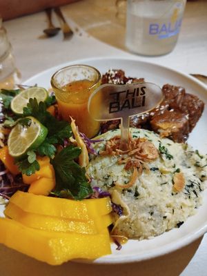 Bowl vegano con arroz de coliflor at This is Bali in Ubud