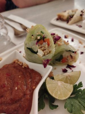 Rollitos crudos con tofu at This is Bali in Ubud