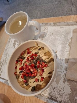 Apple Pumpkin Bliss (NEW · seasonal) & Ginger lemon infusion at Wild Bowls - Seefeldstrasse in Zurich