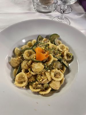 vegan noodle dish with pistachios and zucchini   at Il Cormorano in Cala Gonone
