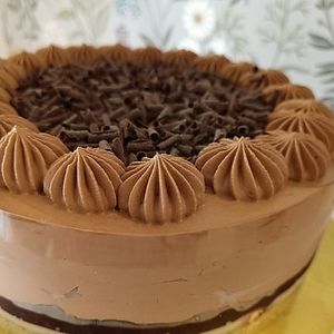 Genoise aux amandes, chocolat croquant et mousse au chocolat onctueuse  at Why Nuts in Reignier