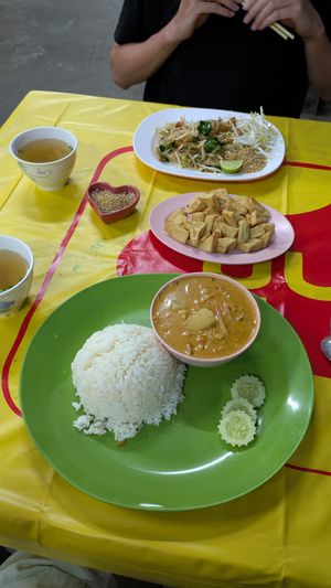 Massaman curry and fried tofu at Nong J - ร้านน้องเจ in Phuket