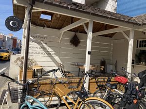 Outdoor seats  at Purna Eat & Studio in Fujisawa