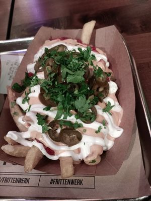 Chilli cheese fries with garlic at Frittenwerk - Alexa Mall in Berlin