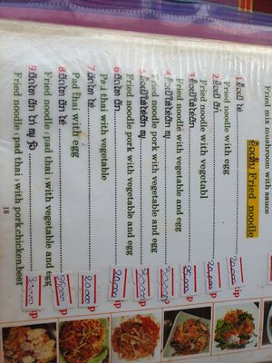 There is PadThai and fried noodles with veggies (after asking maybe it could be vegan) at Namfon in Don Det