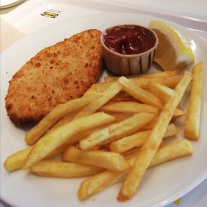 VISH & CHIPS (switch out the nonvegan tartar sauce for ketchup)  at IKEA in Groningen