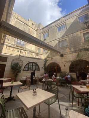 Courtyard setting  at Coogi's Pizzeria & Bistrot in Mdina