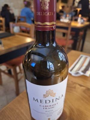 Serves vegan friendly wine (Delicata wines are all vegan) at Coogi's Pizzeria & Bistrot in Mdina