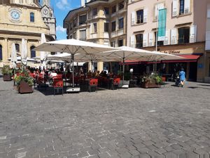 Outdoor seating at Restaurant de La Place in Yverdon-les-bains