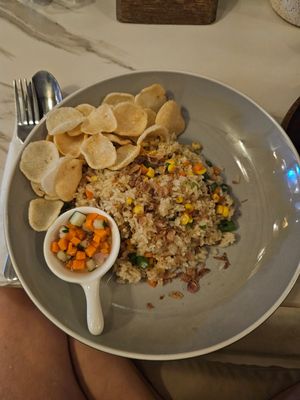 Nasi goreng in vegan with vegan prawn cracker at Seaesta Komodo Hostel & Hotel in 