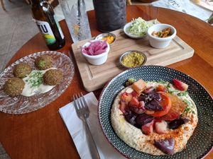 Vegan lunch roasted vegetables at d&a hummus bistro - Zuid in Amsterdam