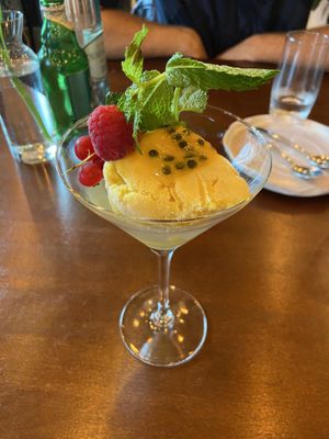 Mangoeis   at Soy Club in Stuttgart