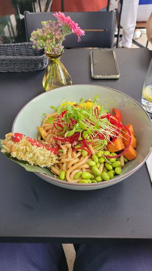Japanische Nudeln mit einem leckeren Tofu-Stick. at Soy Club in Stuttgart