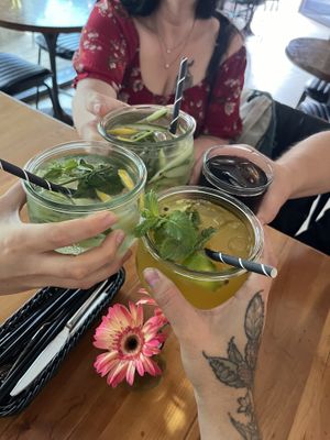 Sodas: l.u. & l.o. Wasser mit Gurke, Minze und Zitrone, r.u. Maracuja, r.o. Cola 🥂  at Soy Club in Stuttgart