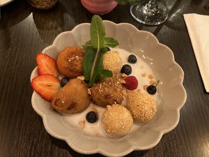 Banh Thap Cam (Sesam- und Bananenbällchen)  at Soy Club in Stuttgart