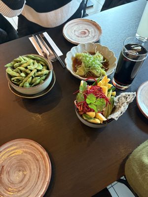 Edamame, Gyoza und der Mangosalat  at Soy Club in Stuttgart