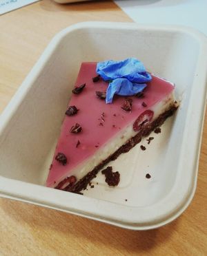 vegan cheesecake at Cuore Verde in Milan