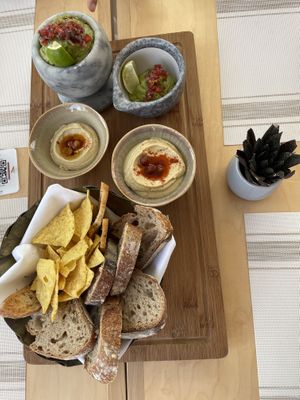 Hummus and quacamole  at Classico Beach Bar by Olivier in Trafaria