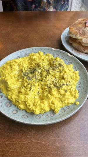 I love European vegan scrambled tofu!! This one is tasty as hell!! 😋  at Mela Canela - Sintra Centre in Sintra