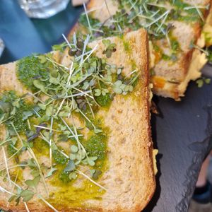 toast mit Humus und gegrilltem Gemüse at Mela Canela - Sintra Centre in Sintra