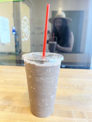 Oreo milkshake   at Lilis Vegan Breakfast - Cloud Kitchen   in Lawndale