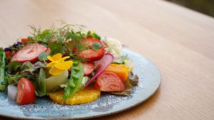 Macedonia di frutta fresca con frutta ed erbe aromatiche di stagione at Casual Trattoria Sui - カジュアルレストラン Sui in Fukuoka