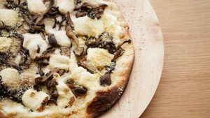 Pizza alla boscaiola at Casual Trattoria Sui - カジュアルレストラン Sui in Fukuoka