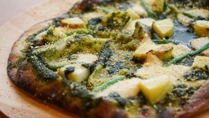 Pizza al pesto at Casual Trattoria Sui - カジュアルレストラン Sui in Fukuoka